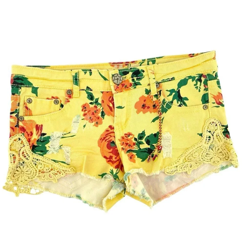 Vanilla Star Yellow Floral Distressed Crochet Appliqué Denim Short Shorts Size 5
